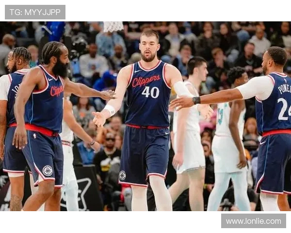 快船险胜灰熊三人爆发低迷显现 快船险胜灰熊三人爆发低迷显现